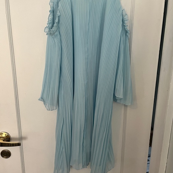 Baby blue dress - Picture 2 of 4